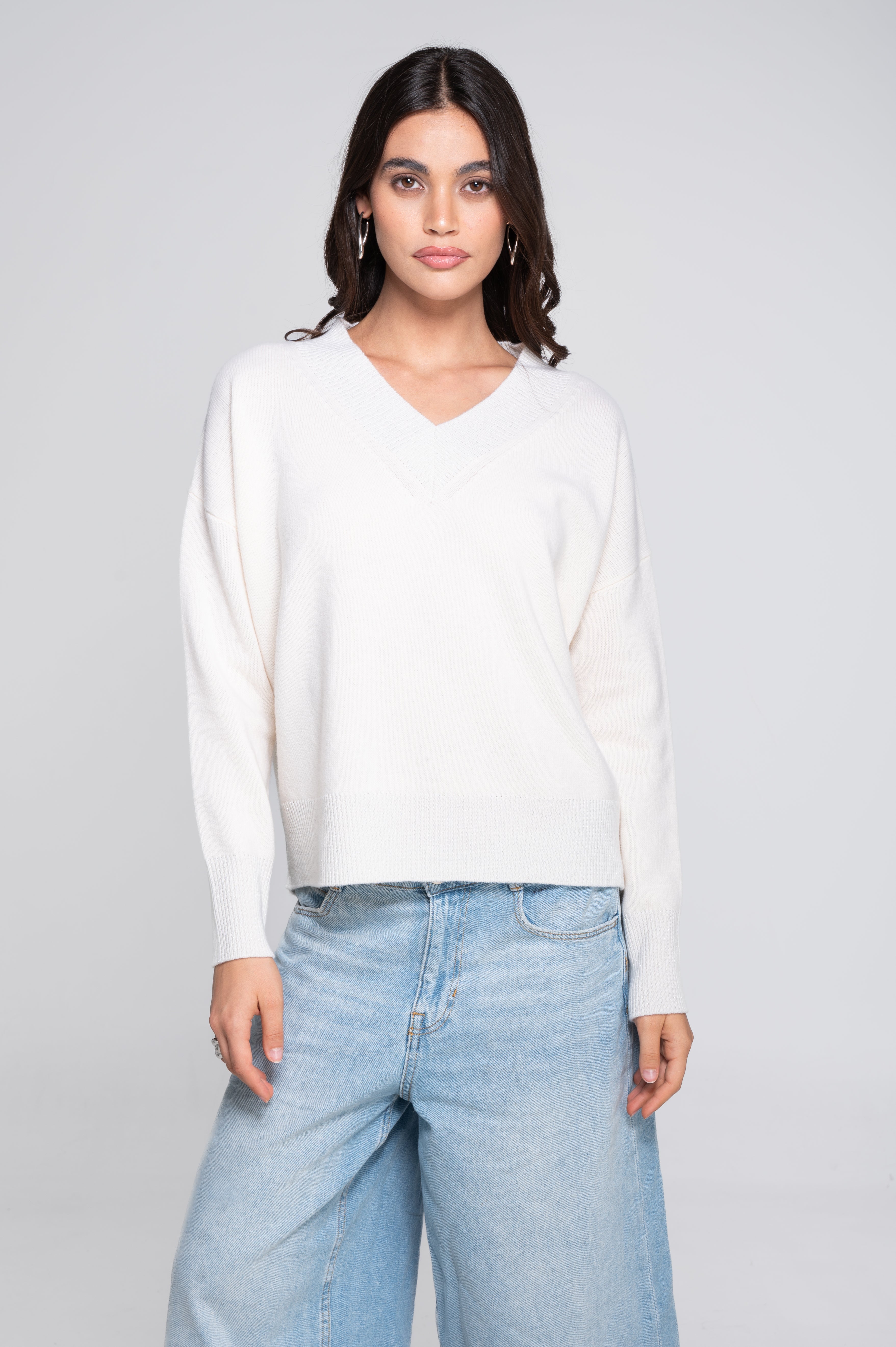 V neck pullover in pure carded wool with lurex details 7672L