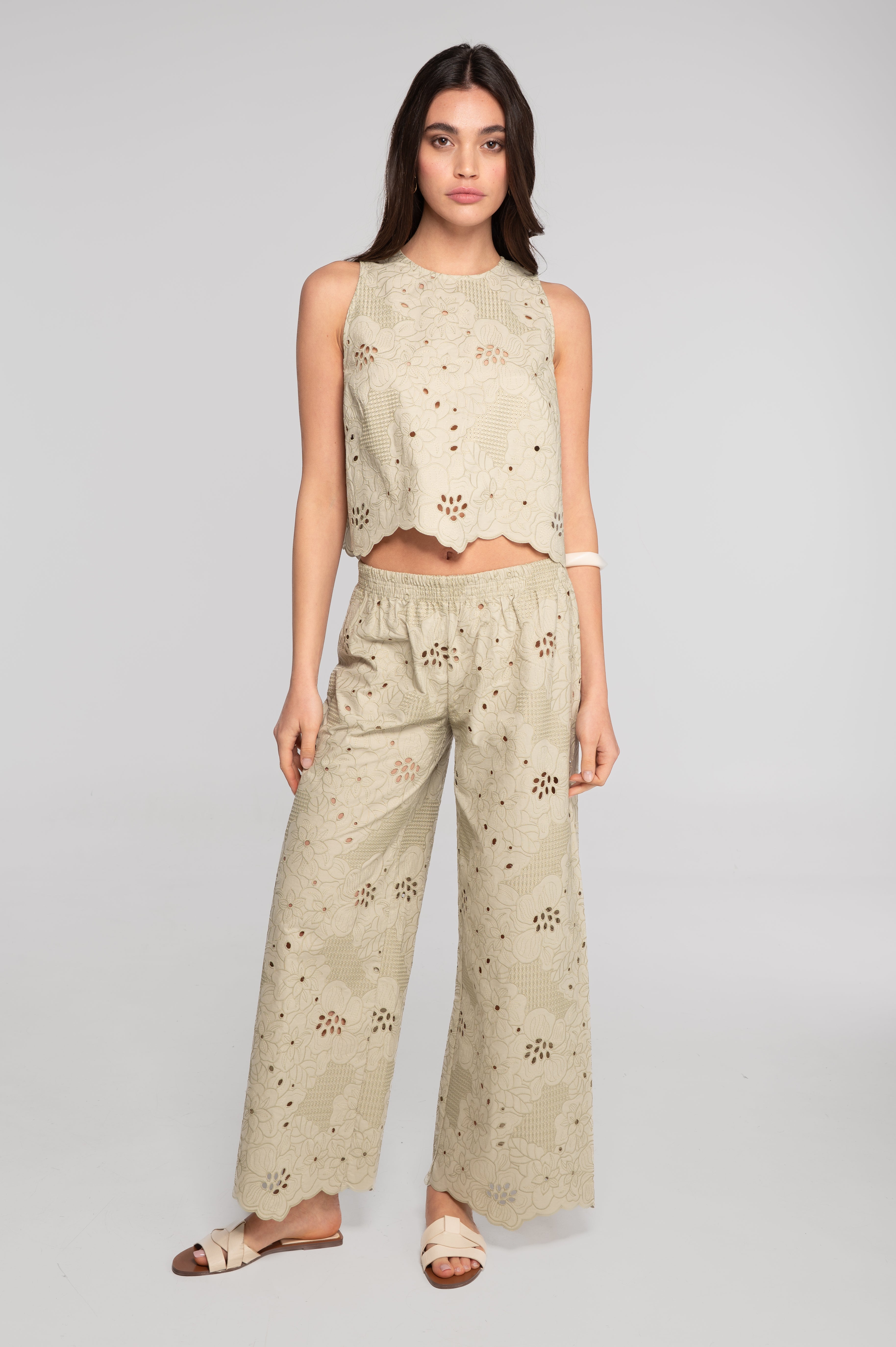 Broderie anglaise sleeveless cropped top 7713