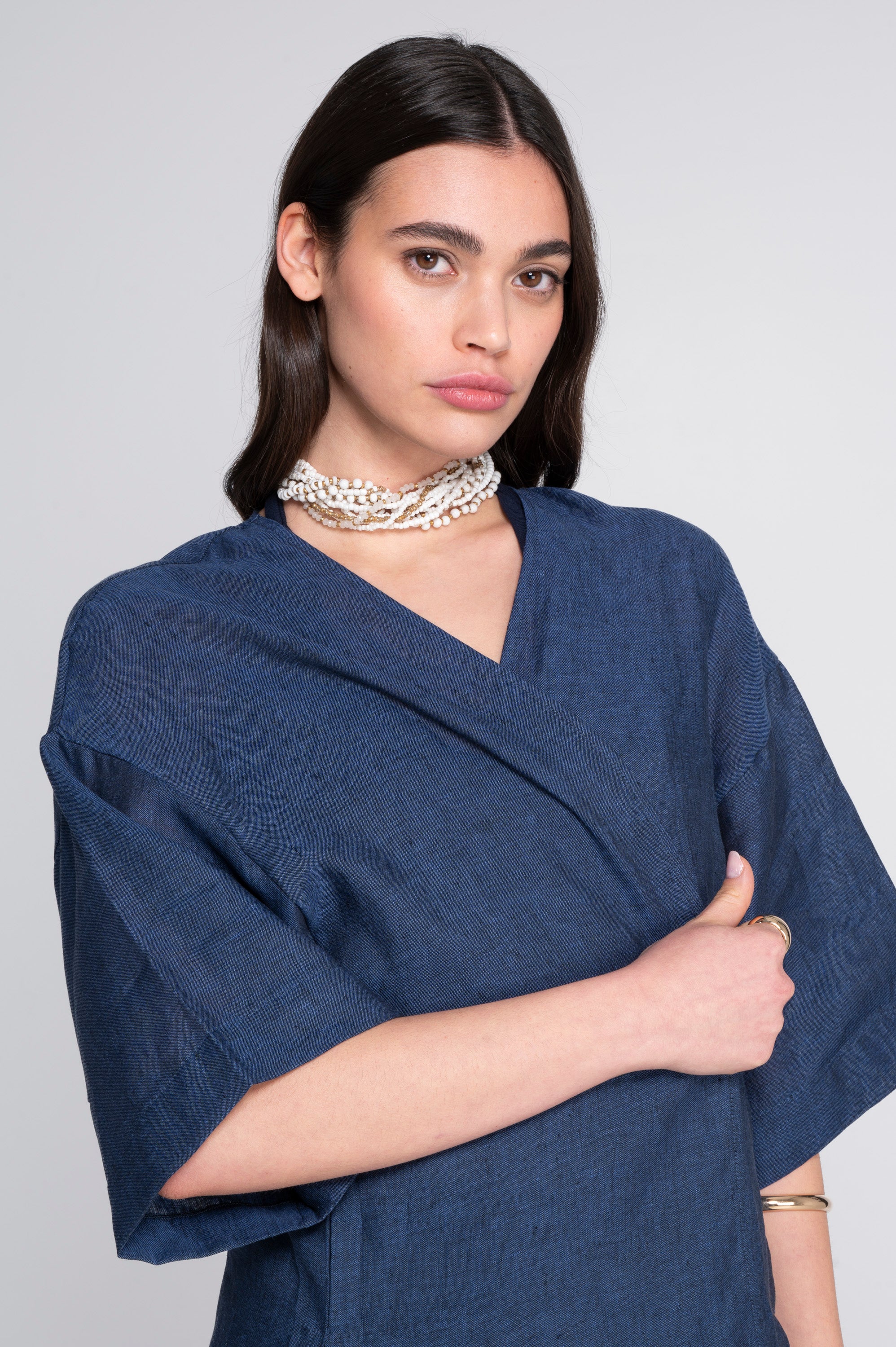 Linen kimono with flared sleeves and side slits 7553L