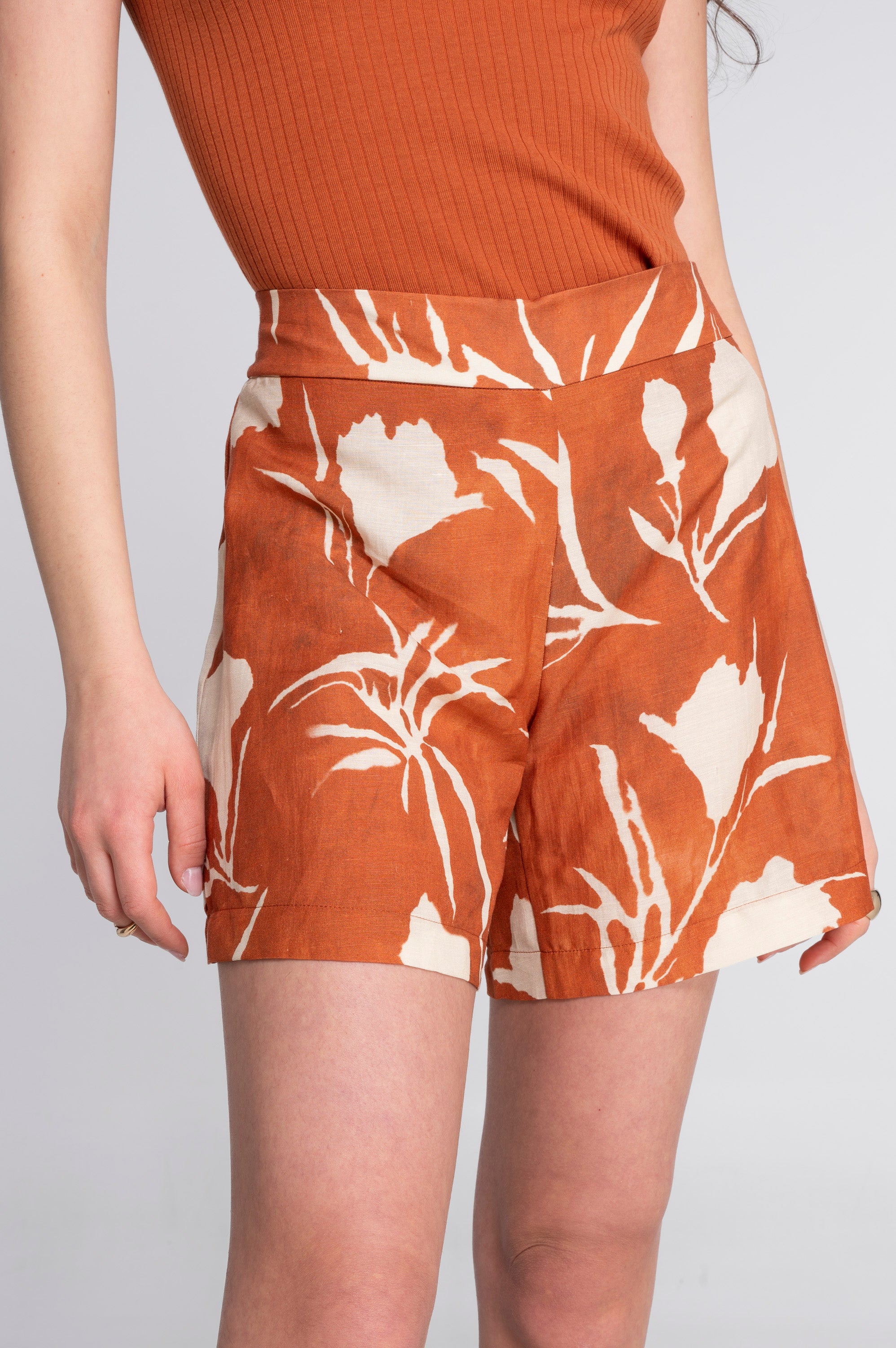 Flared printed linen-viscose shorts 7537VL