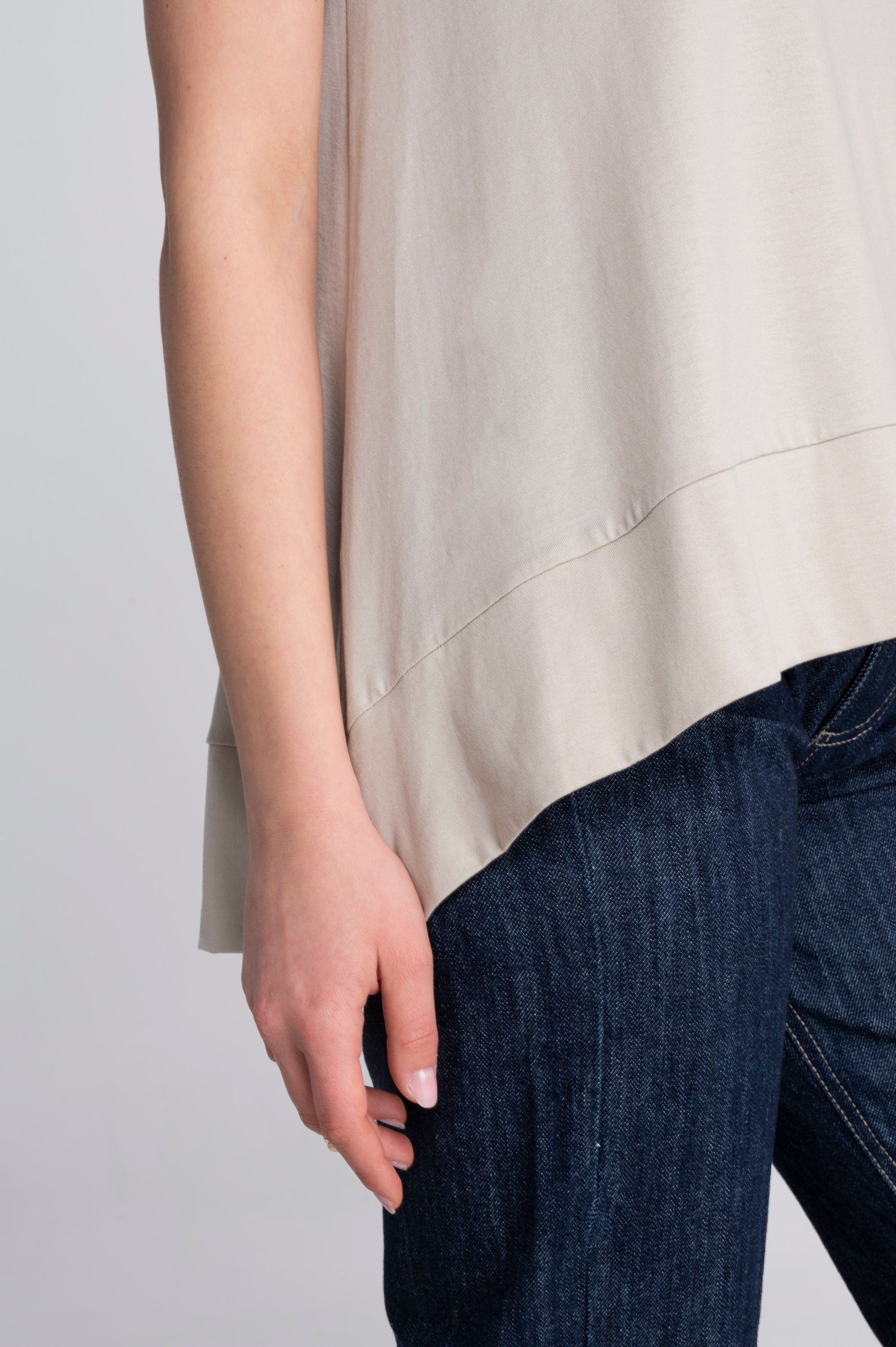 Round neck flared T-shirt in jersey cotton 403