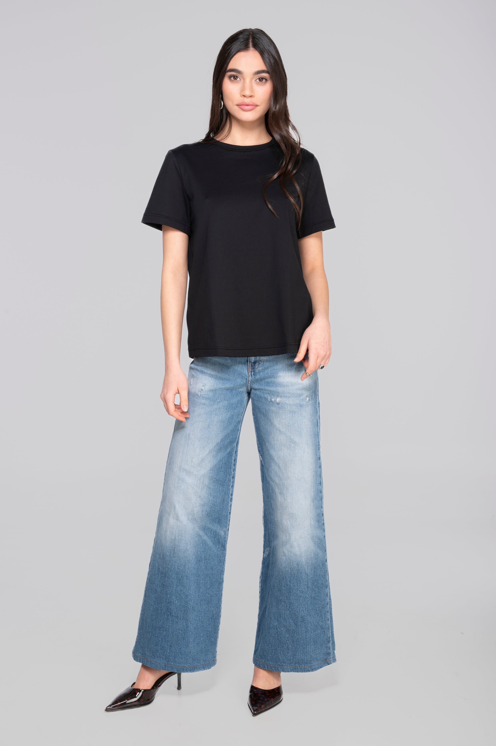 Round neck T-shirt in jersey cotton 409